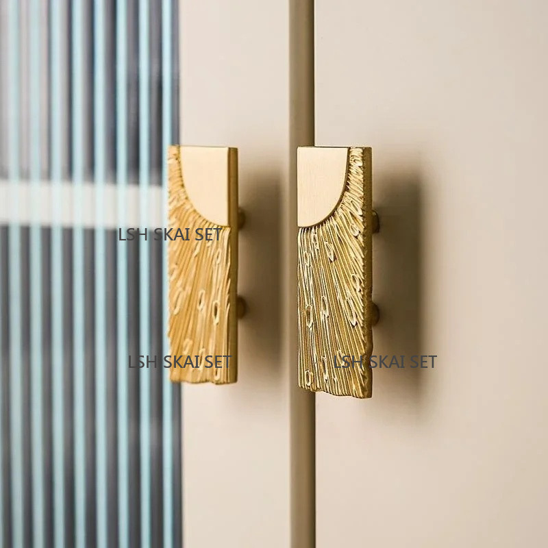 ユニークなデザインの真鍮製家具ハンドル 1個 - クローゼッ - Home Hardware Bathroom Cabinets のレビューと価格