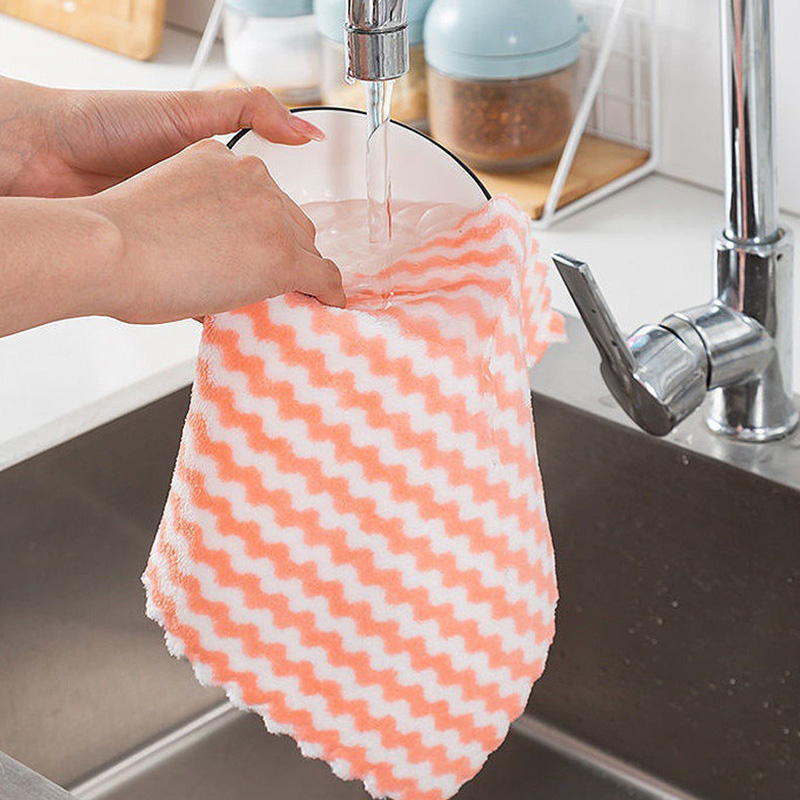 波状のストライプ柄コーラルフリースタオル2枚組、厚手で柔らか - Home Bathroom Cleaning のレビューと価格