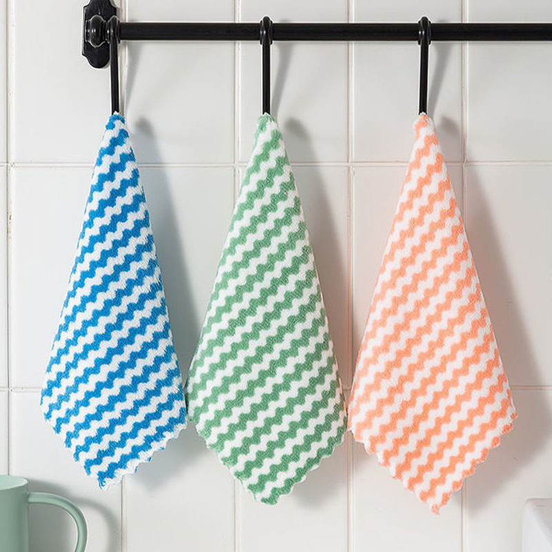 波状のストライプ柄コーラルフリースタオル2枚組、厚手で柔らか - Home Bathroom Cleaning のレビューと価格