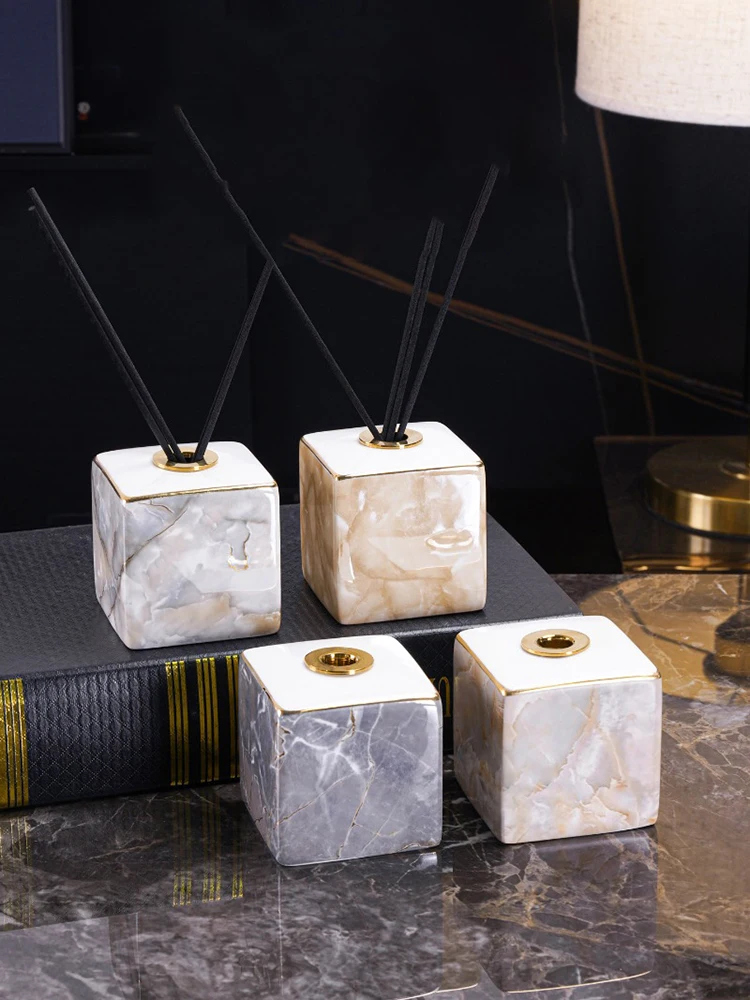ヨーロッパ製の大理石模様のセラミックアロマセラピーボトル、炎 - Home Essentials Bathroom Storage のレビューと価格