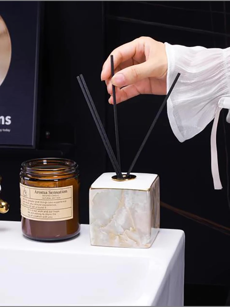 ヨーロッパ製の大理石模様のセラミックアロマセラピーボトル、炎 - Home Essentials Bathroom Storage のレビューと価格