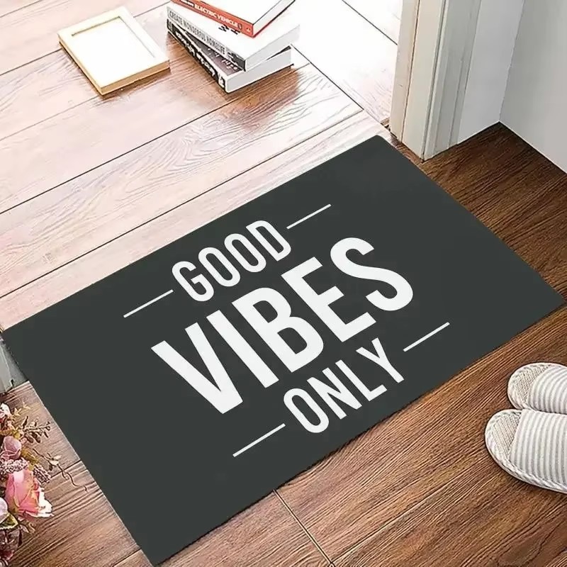 ポジティブな言葉がプリントされた、滑り止め加工の玄関マット。 - Home Goods Bathroom Rugs のレビューと価格